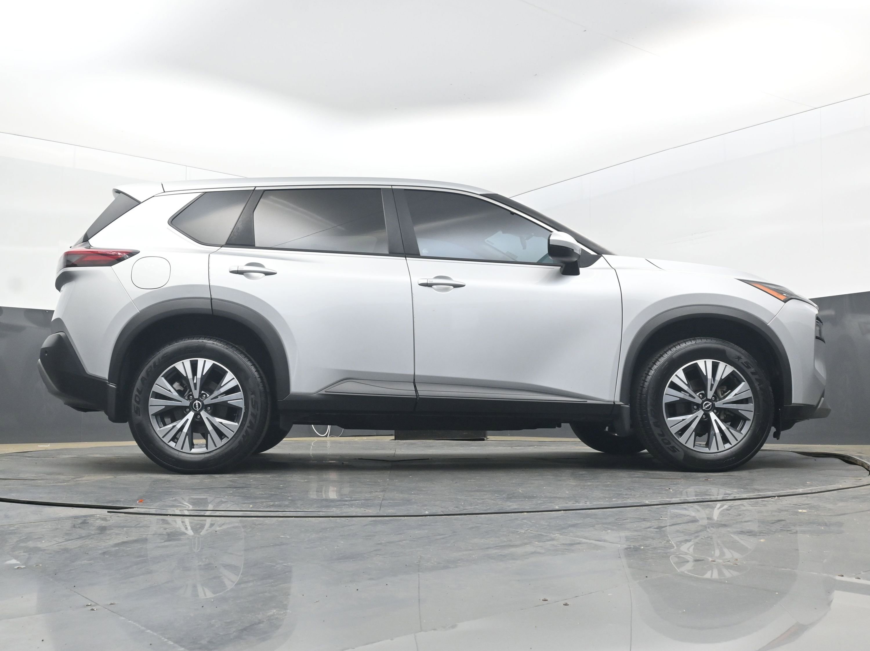 Used 2022 Nissan Rogue SV image 29