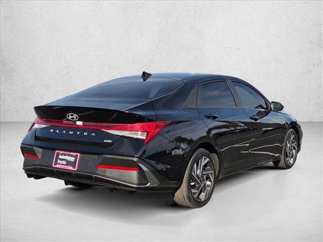Used 2025 Hyundai Elantra SEL image 5