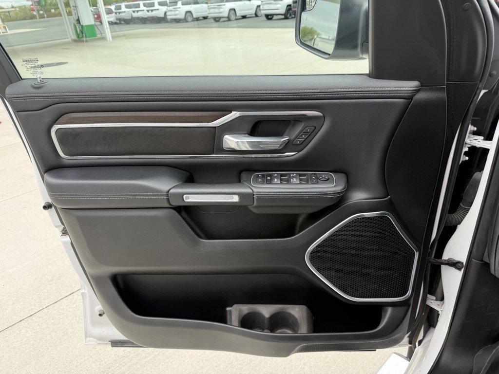 Used 2022 RAM 1500 Laramie AWD/4WD image 18