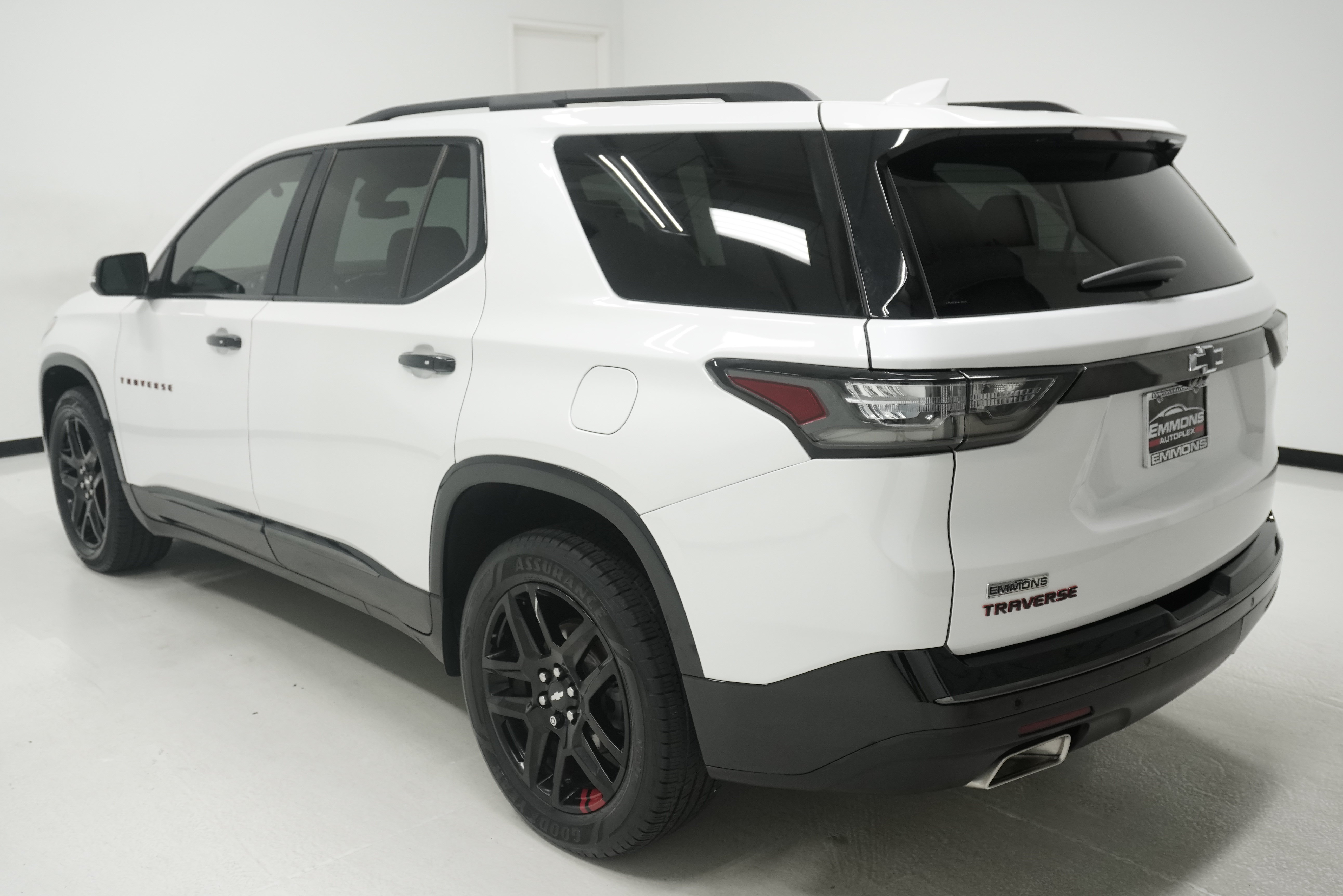 Used 2021 Chevrolet Traverse Premier w/ Redline Edition FWD image 6