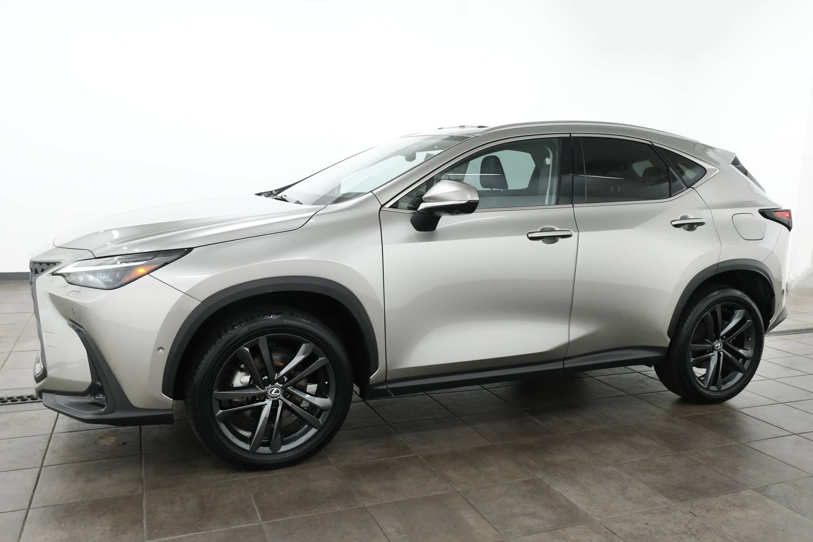 Used 2024 Lexus NX 450h+ AWD w/ Vision Package image 2