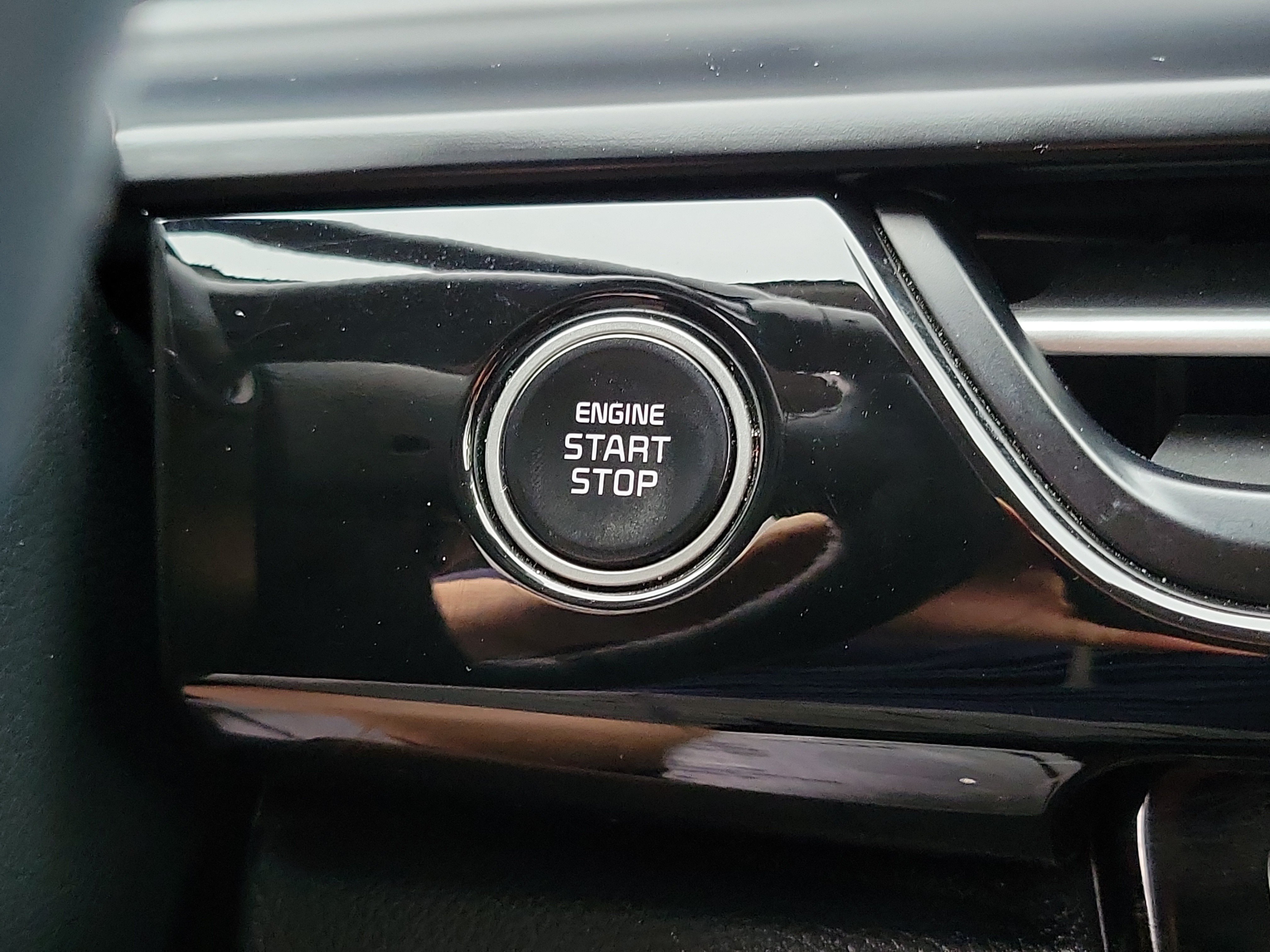 Used 2025 Kia Seltos S FWD image 16