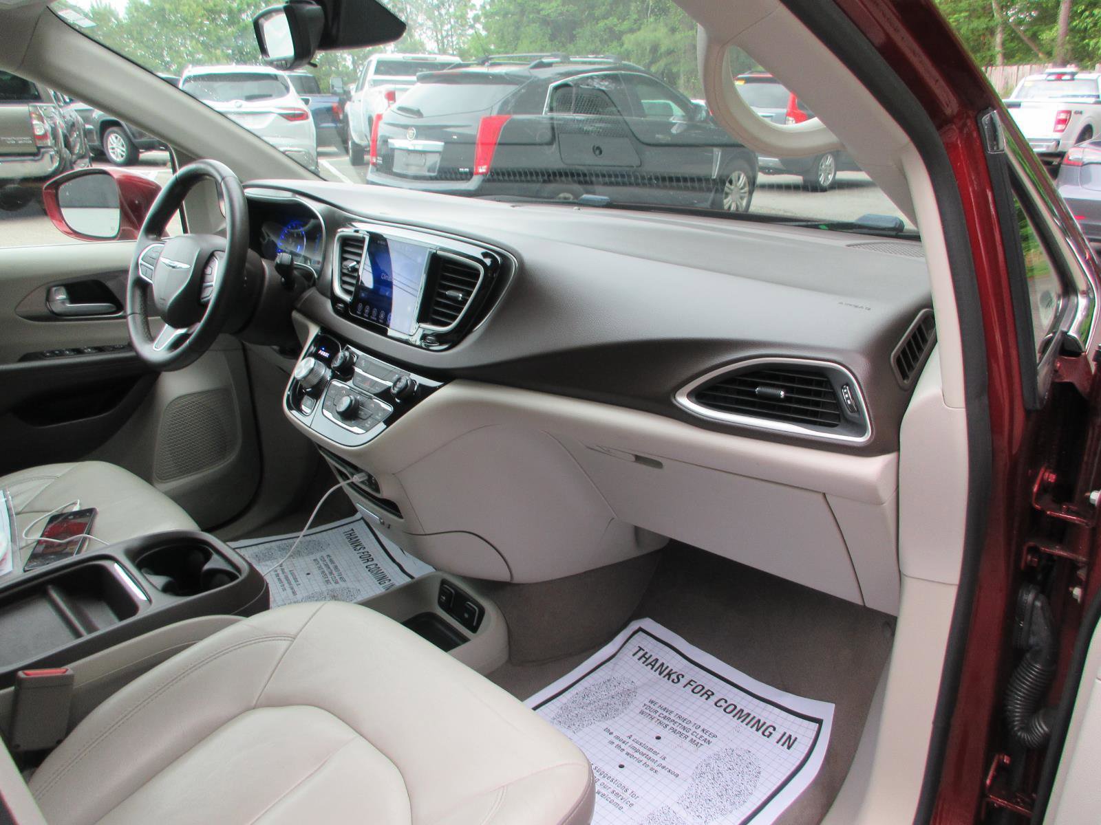 Used 2017 Chrysler Pacifica Touring-L FWD image 23