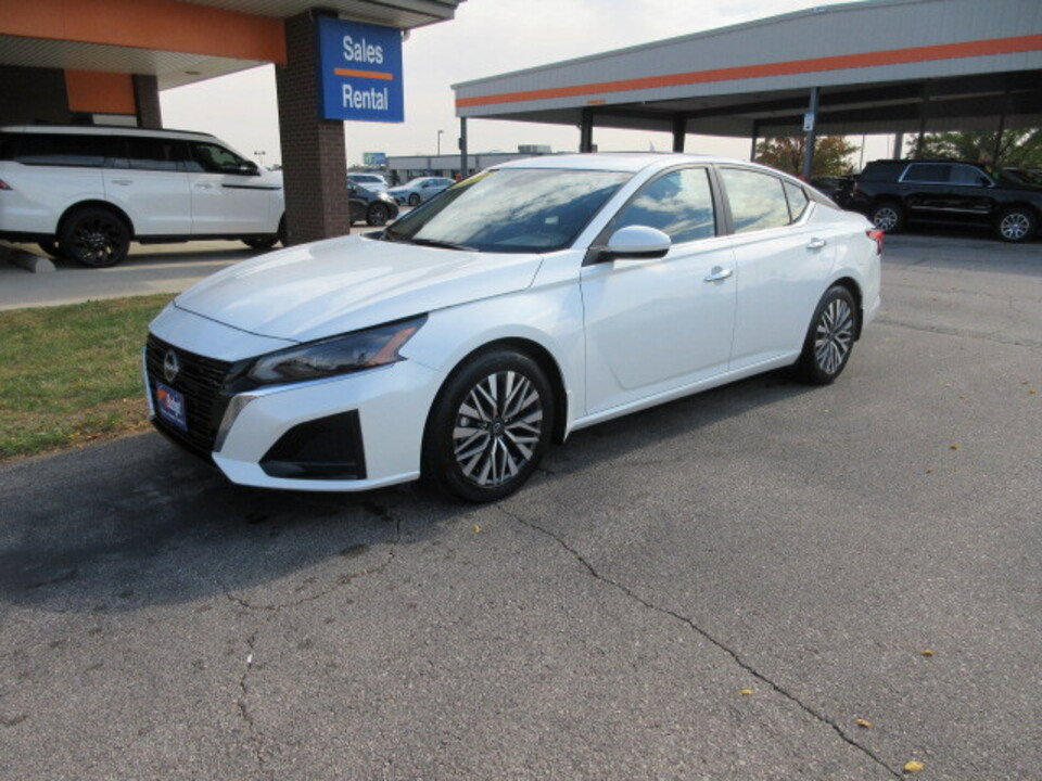 Used 2024 Nissan Altima 2.5 SV w/ SV Premium Package image 29