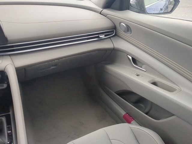 Used 2025 Hyundai Elantra SEL FWD image 15
