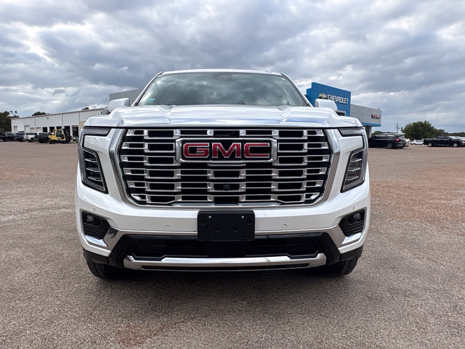 Used 2025 GMC Yukon Denali w/ Sun & Power Step Package AWD/4WD image 9