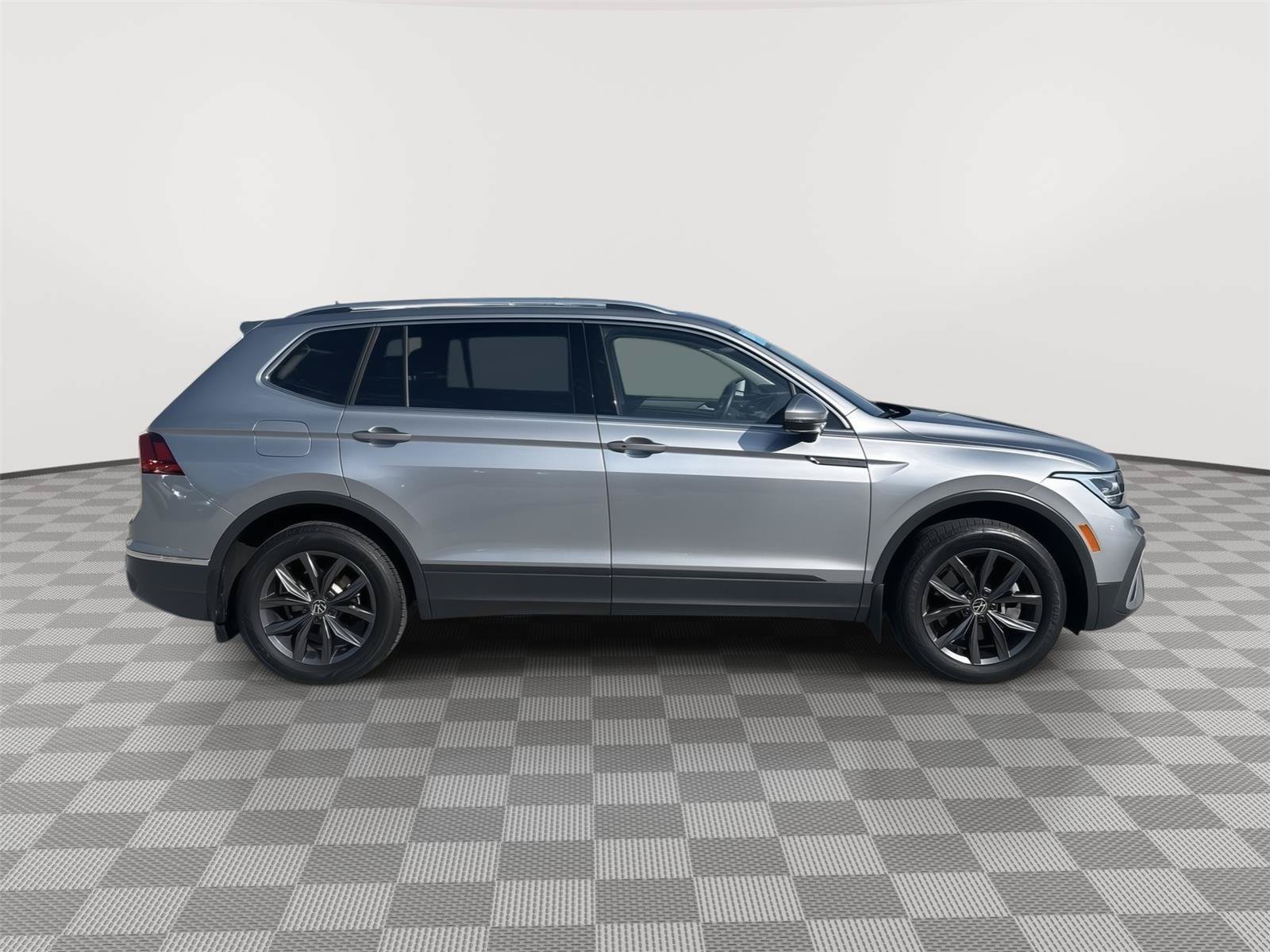 Certified 2024 Volkswagen Tiguan SE AWD/4WD image 13