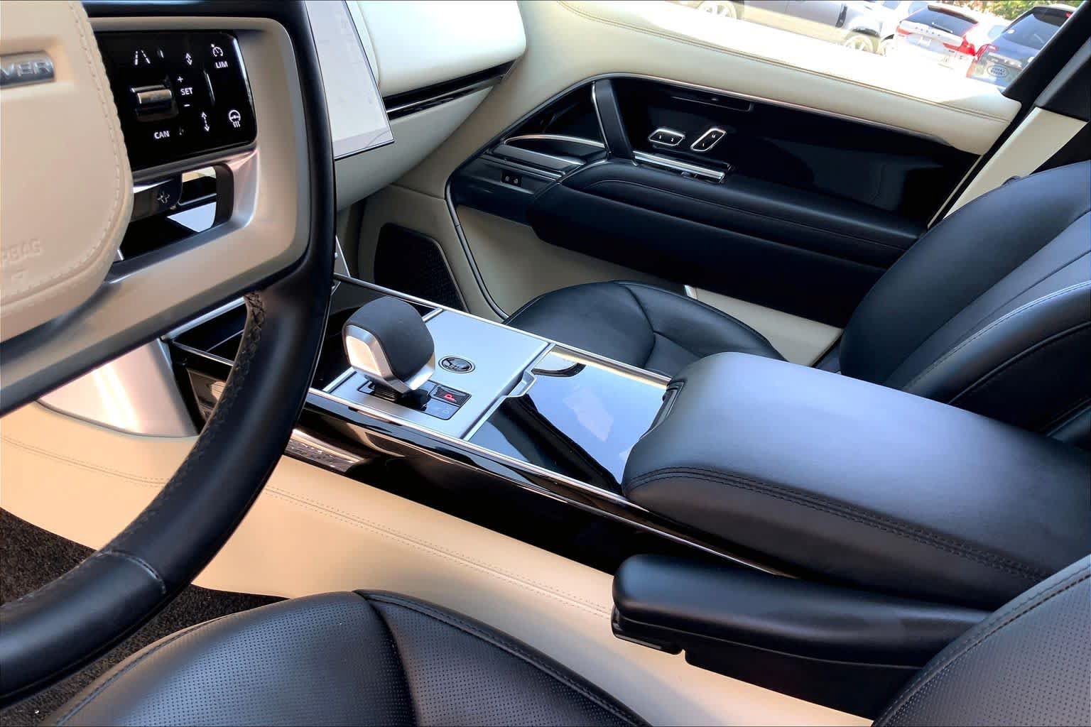 Used 2024 Land Rover Range Rover Long Wheelbase Autobiography AWD/4WD image 16