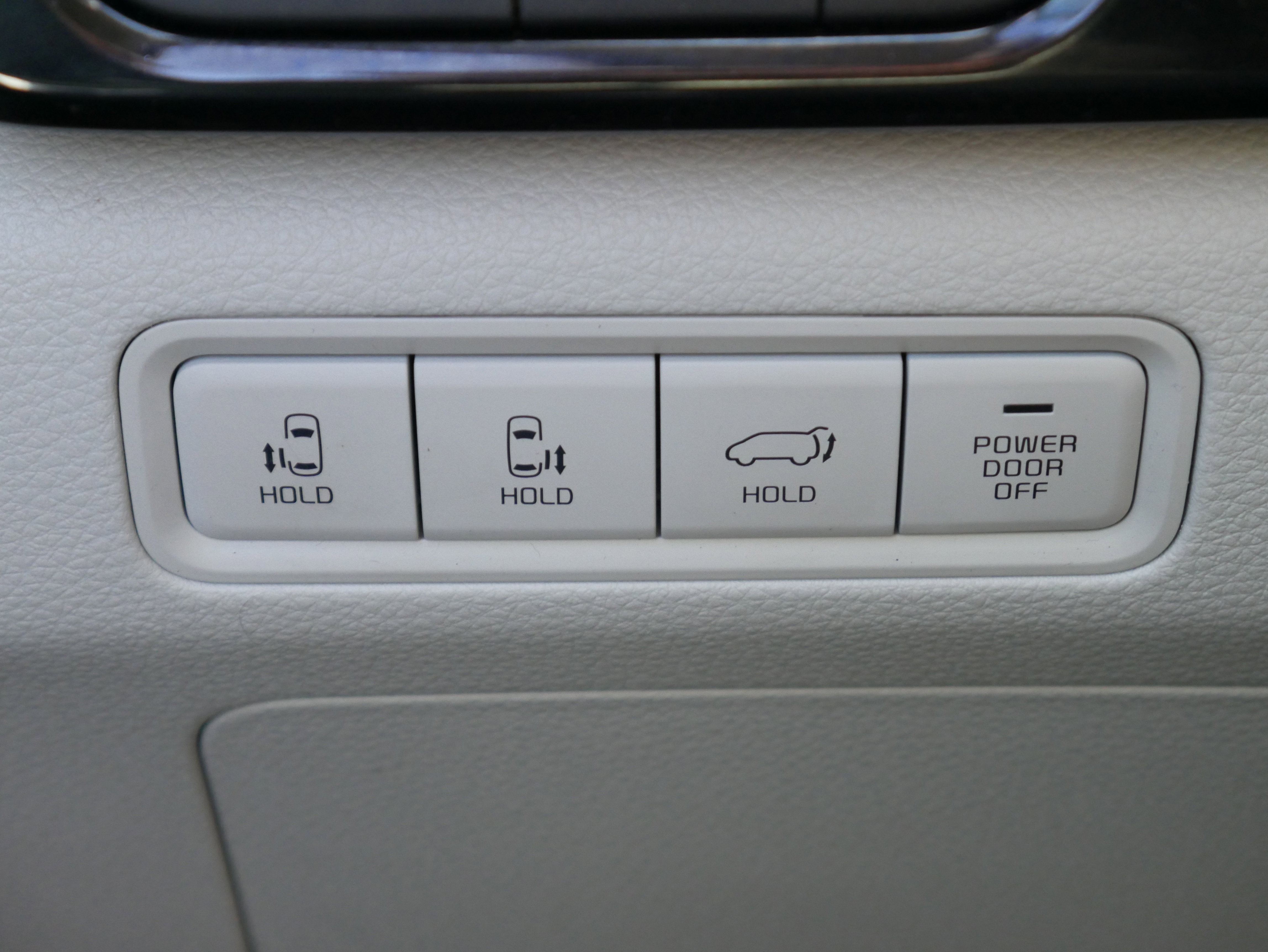 Used 2024 Kia Carnival EX FWD image 32