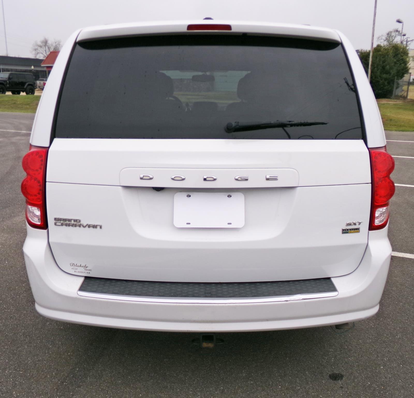 Used 2017 Dodge Grand Caravan SXT image 3