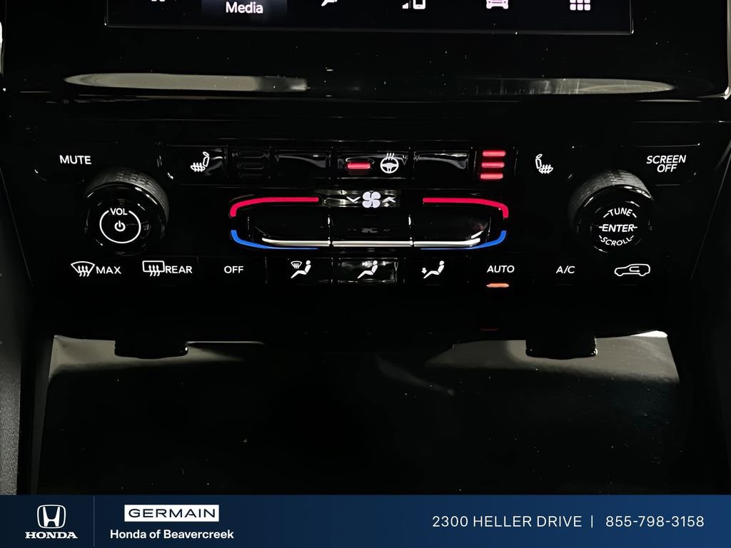 Used 2025 Jeep Grand Cherokee Altitude AWD/4WD image 19