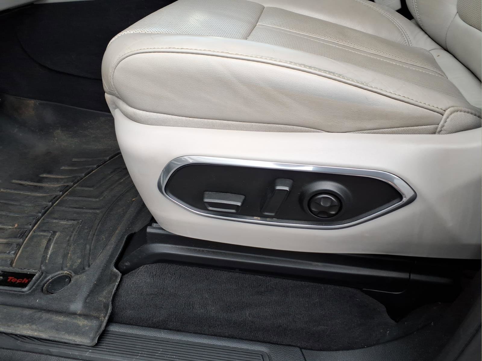 Used 2022 Jeep Wagoneer Series III w/ Flexible Seating Group image 19