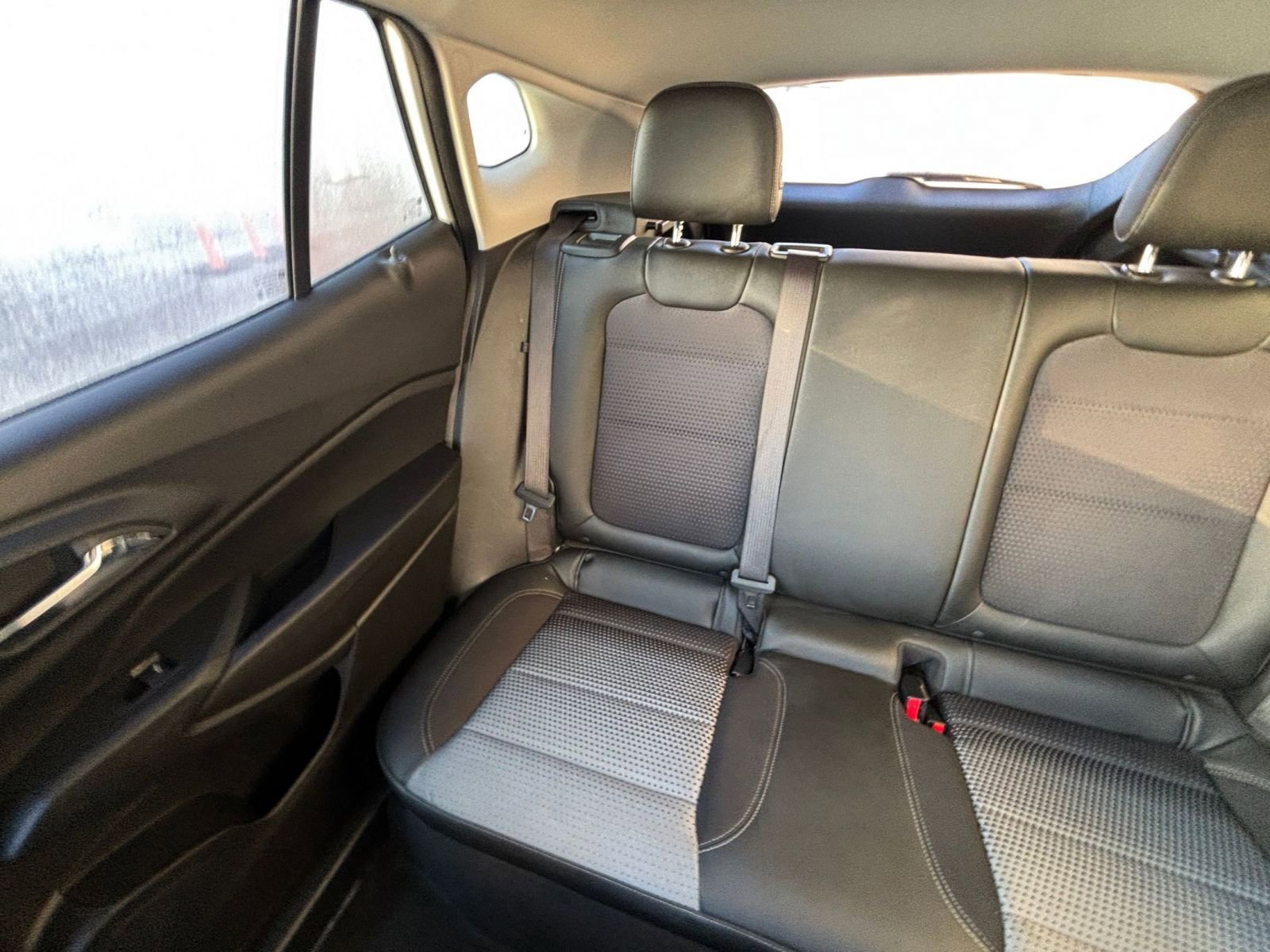 Used 2025 Chevrolet Trax LT image 39