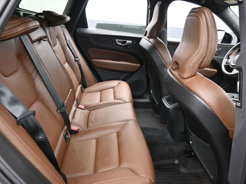 Used 2024 Volvo XC60 B5 Plus AWD/4WD image 18