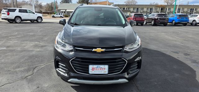 Used 2022 Chevrolet Trax LT w/ LT Convenience Package image 2