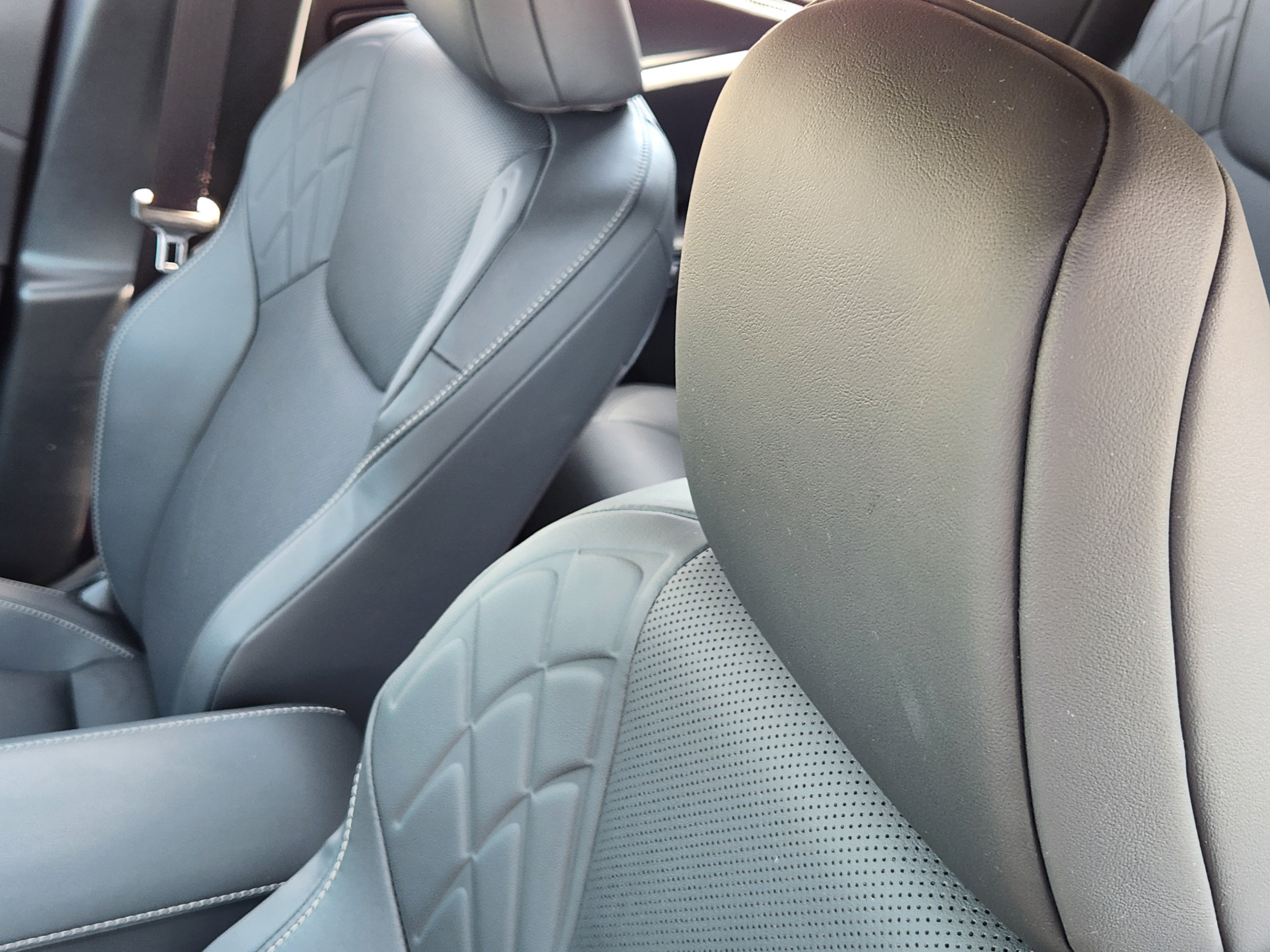 Used 2025 Lexus RX 350 Premium w/ Accessory Package (Z1) FWD image 10