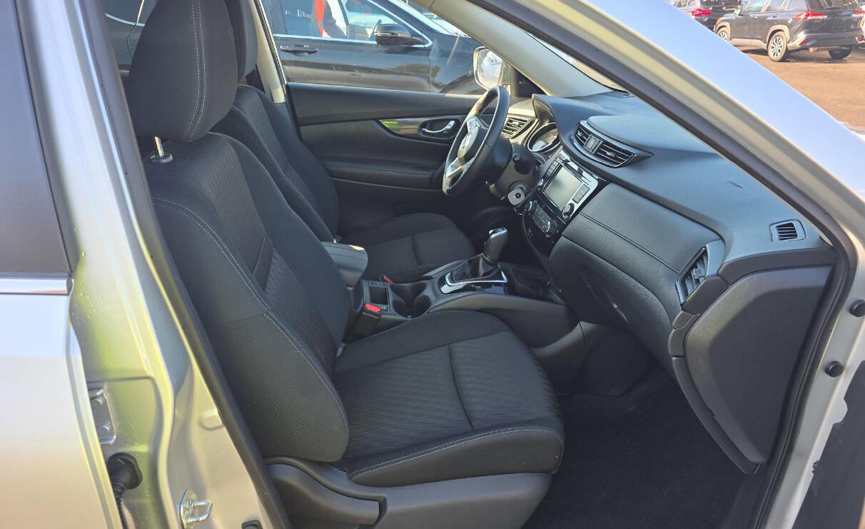Used 2020 Nissan Rogue S w/ Special Edition Package image 14