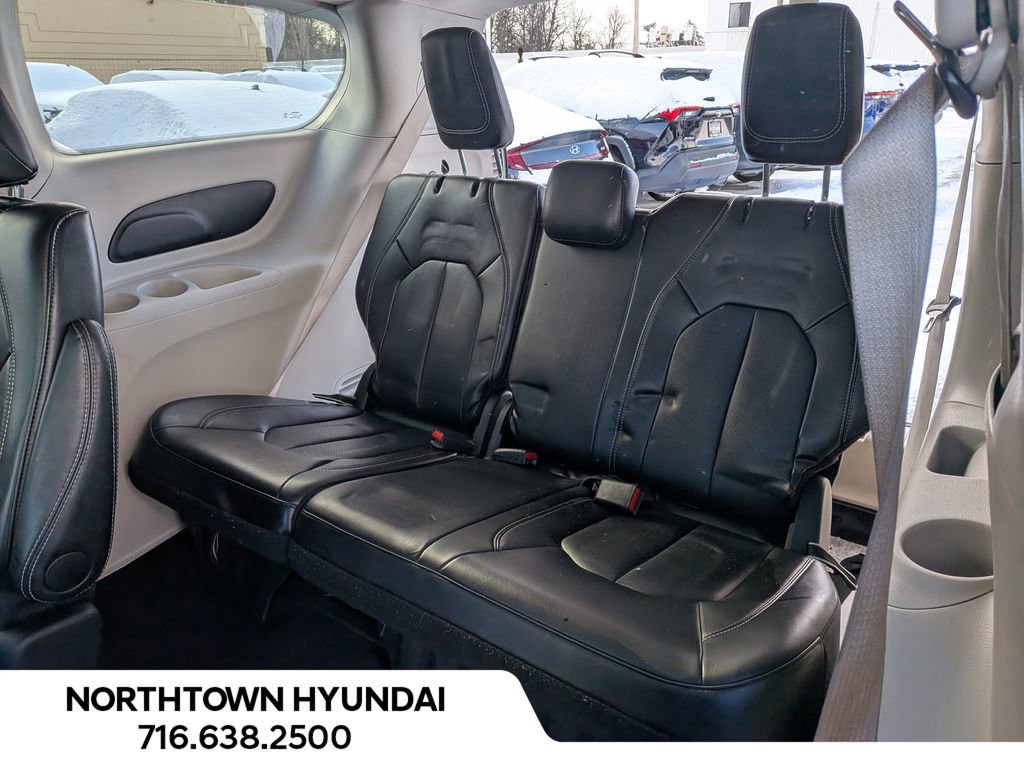 Used 2024 Chrysler Pacifica Touring-L image 34
