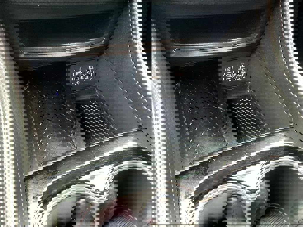 Used 2025 Chrysler Pacifica Limited FWD image 33