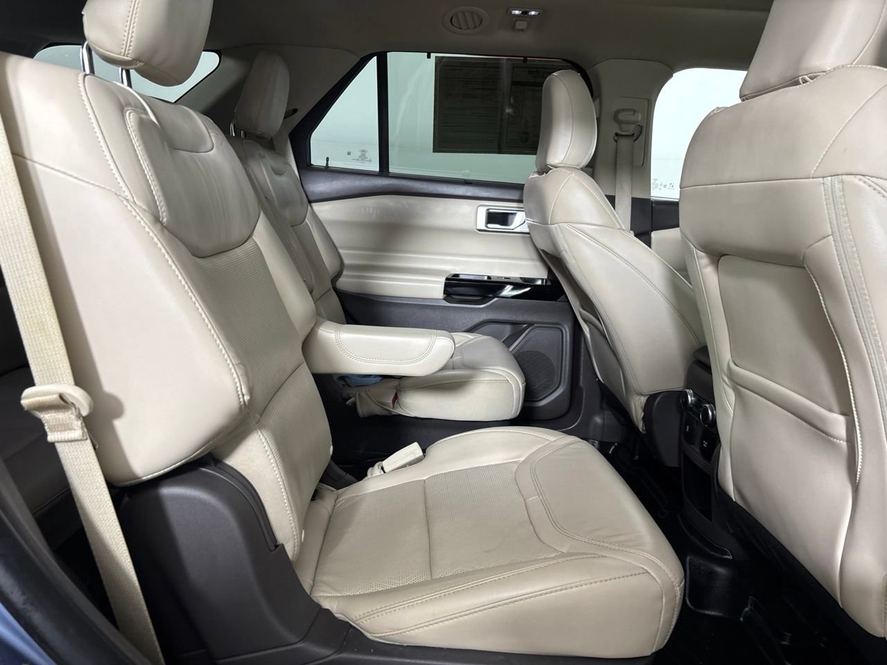 Used 2021 Ford Explorer Platinum w/ Equipment Group 601A AWD/4WD image 32