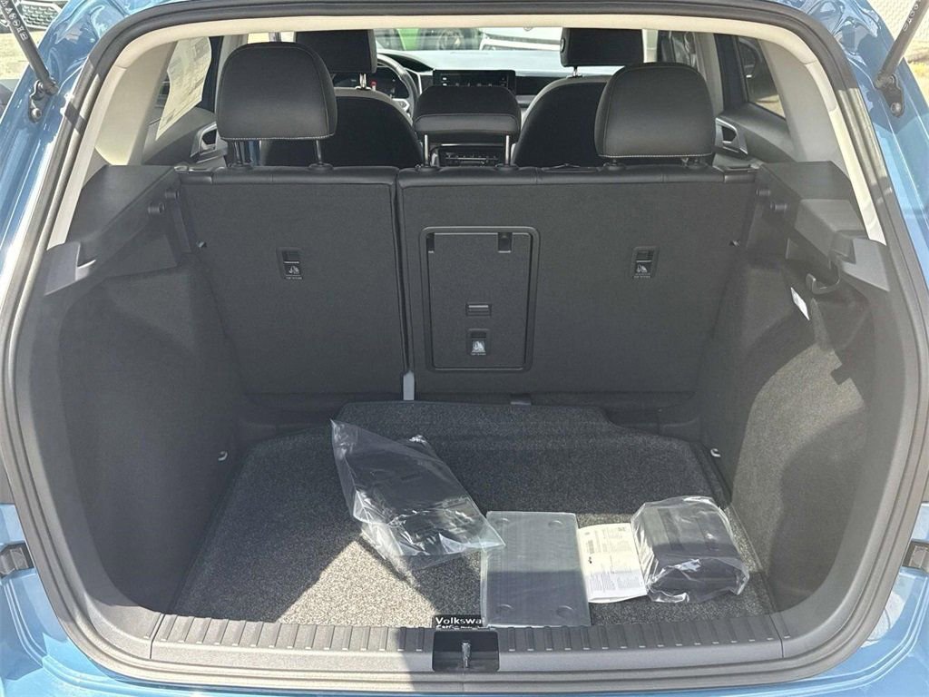 New 2025 Volkswagen Taos SE image 33