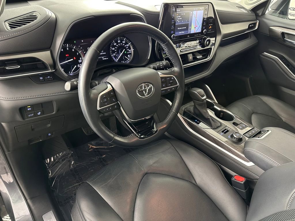 Used 2020 Toyota Highlander Limited AWD/4WD image 16