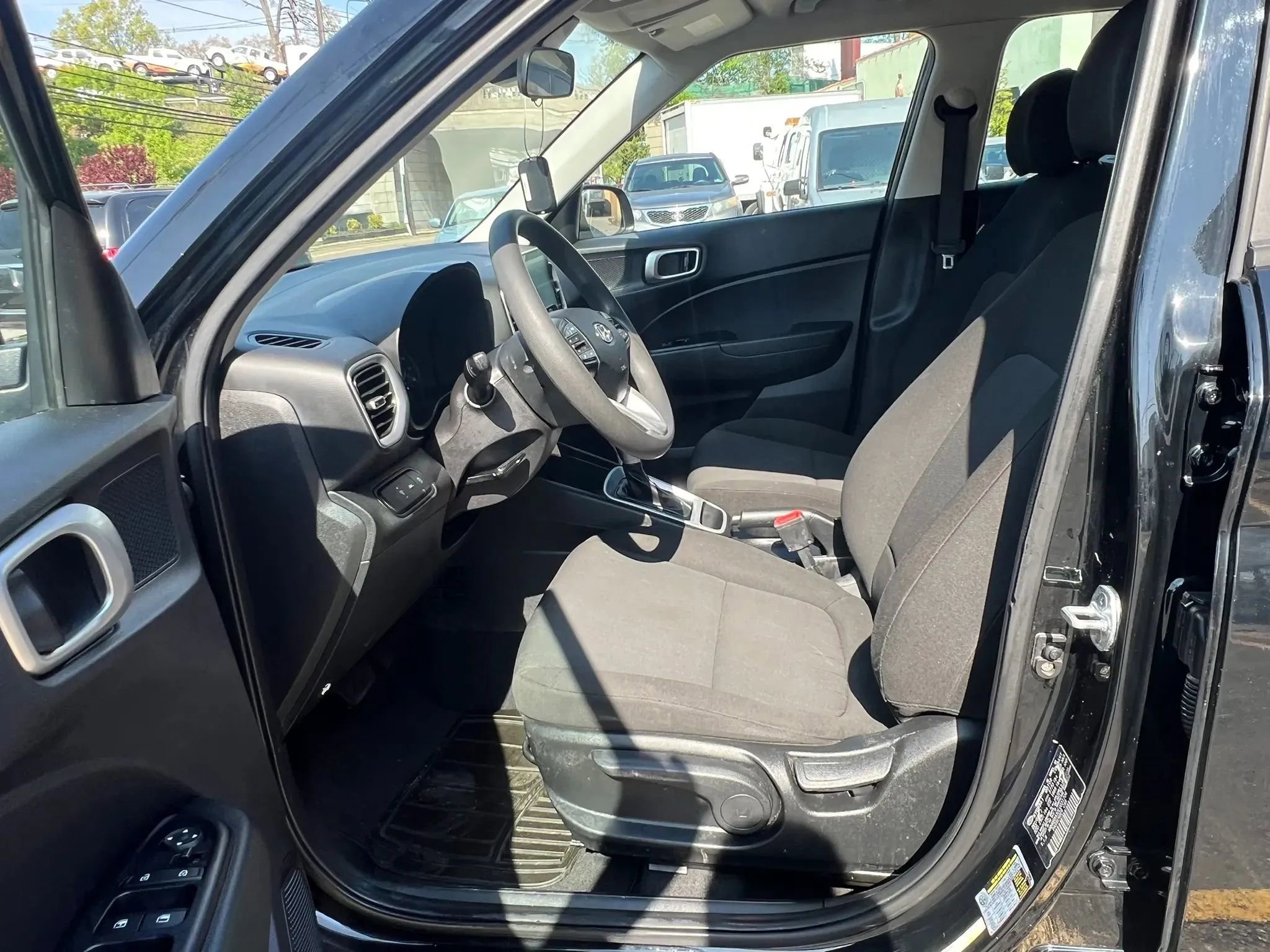 Used 2020 Hyundai Venue SE FWD image 27
