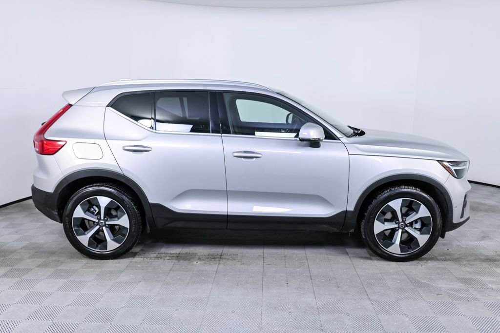 Certified 2025 Volvo XC40 B5 Plus image 28