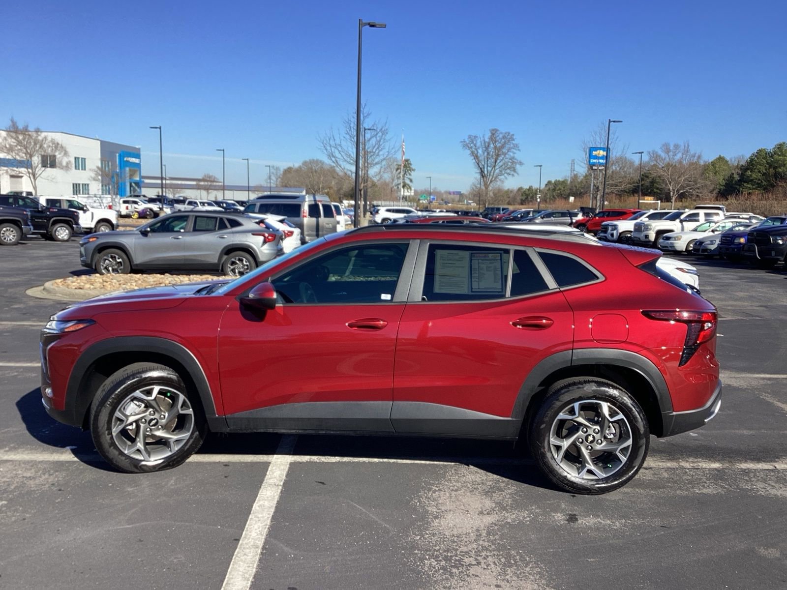 Used 2025 Chevrolet Trax LT image 6
