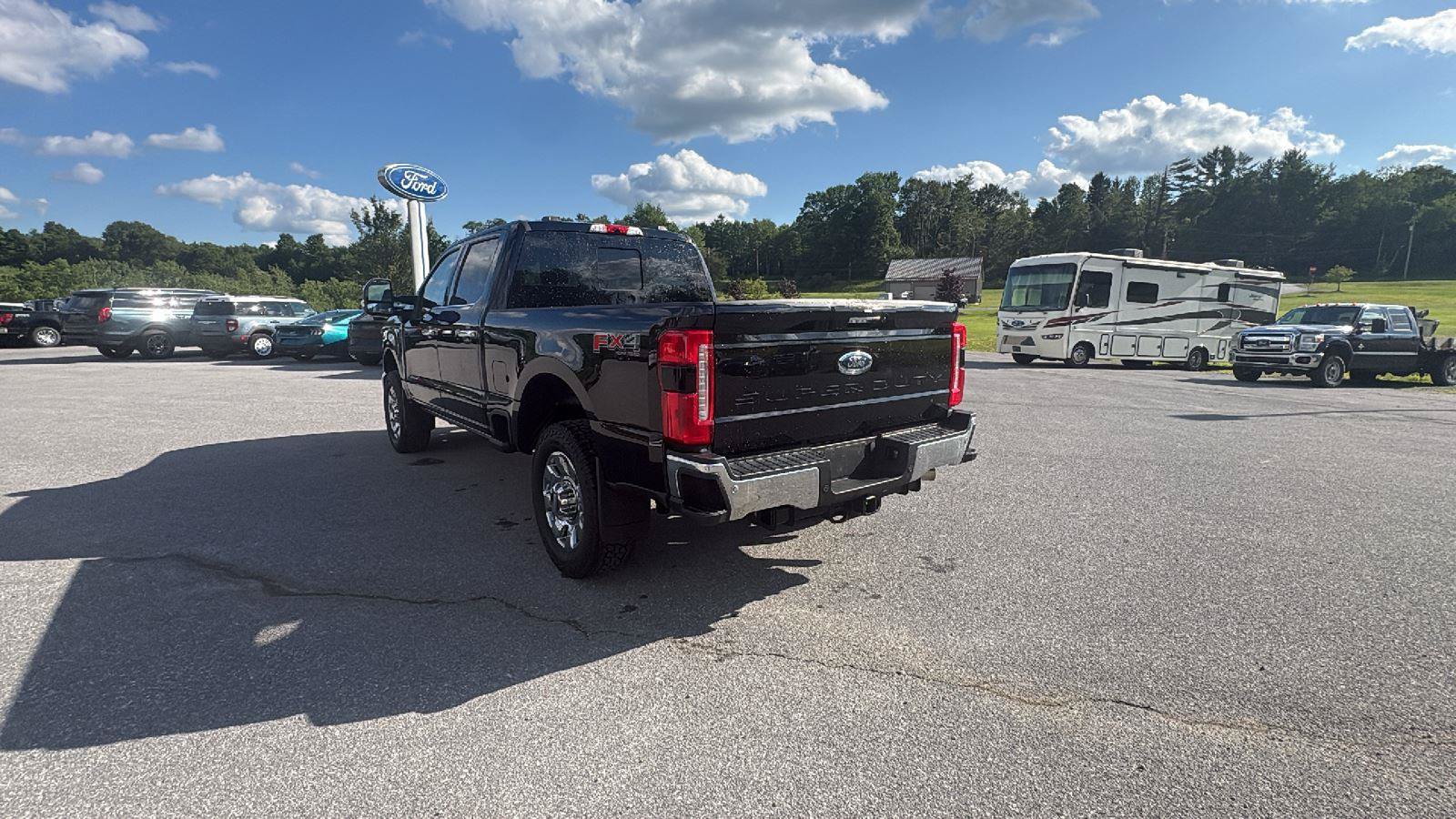 Used 2023 Ford F250 Lariat w/ Lariat Ultimate Package AWD/4WD image 6