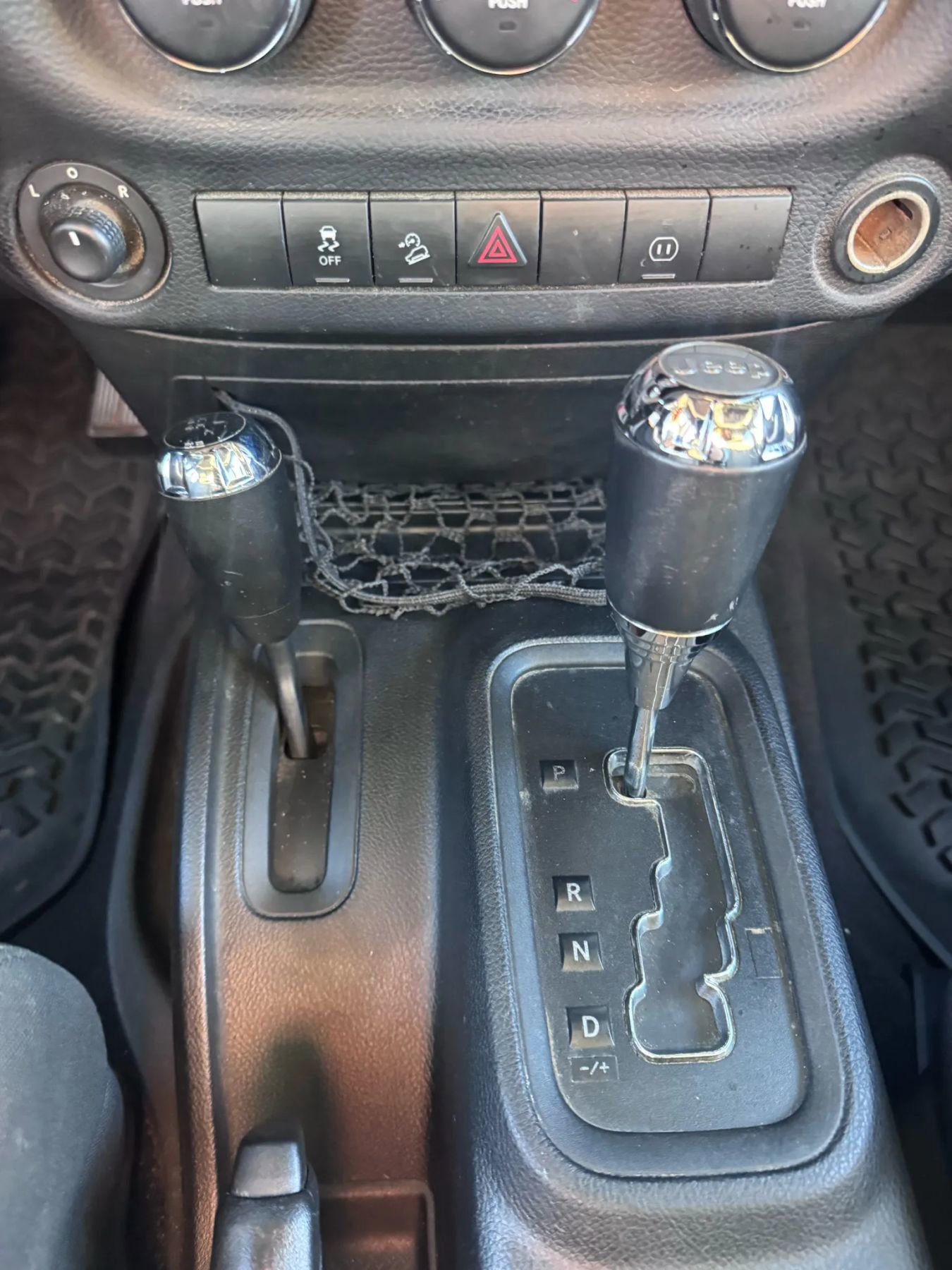 Used 2012 Jeep Wrangler Unlimited Sahara w/ Dual Top Group AWD/4WD image 16