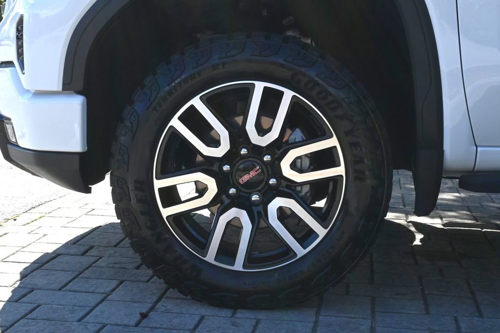 Used 2024 GMC Sierra 1500 AT4 w/ Technology Package image 12