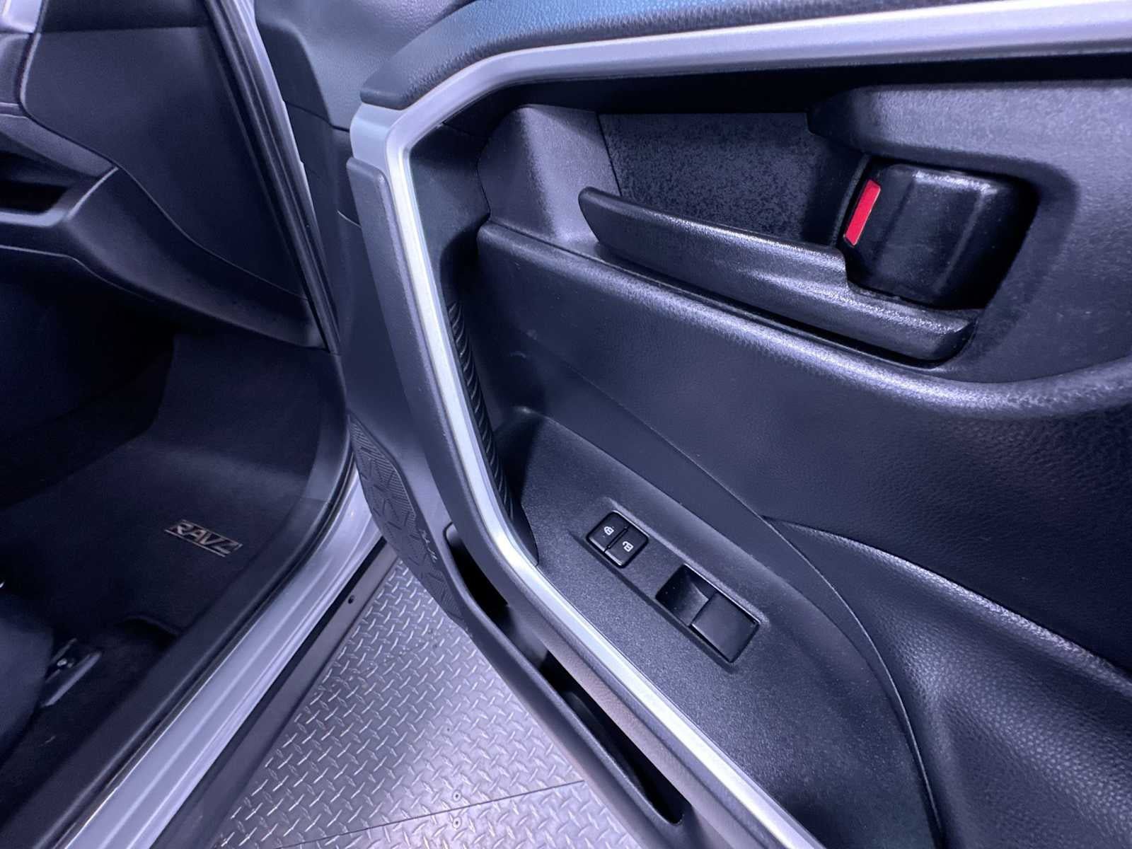 Used 2019 Toyota RAV4 LE w/ Carpet Mat Package AWD/4WD image 36