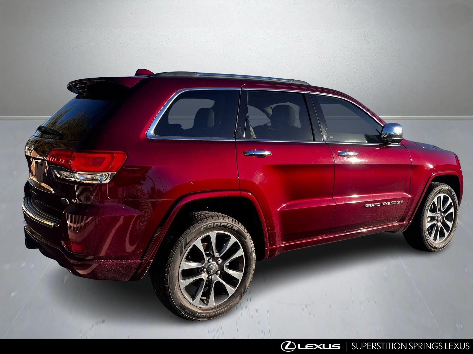 Used 2018 Jeep Grand Cherokee Overland image 3