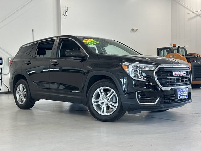 Used 2023 GMC Terrain SLE FWD image 2