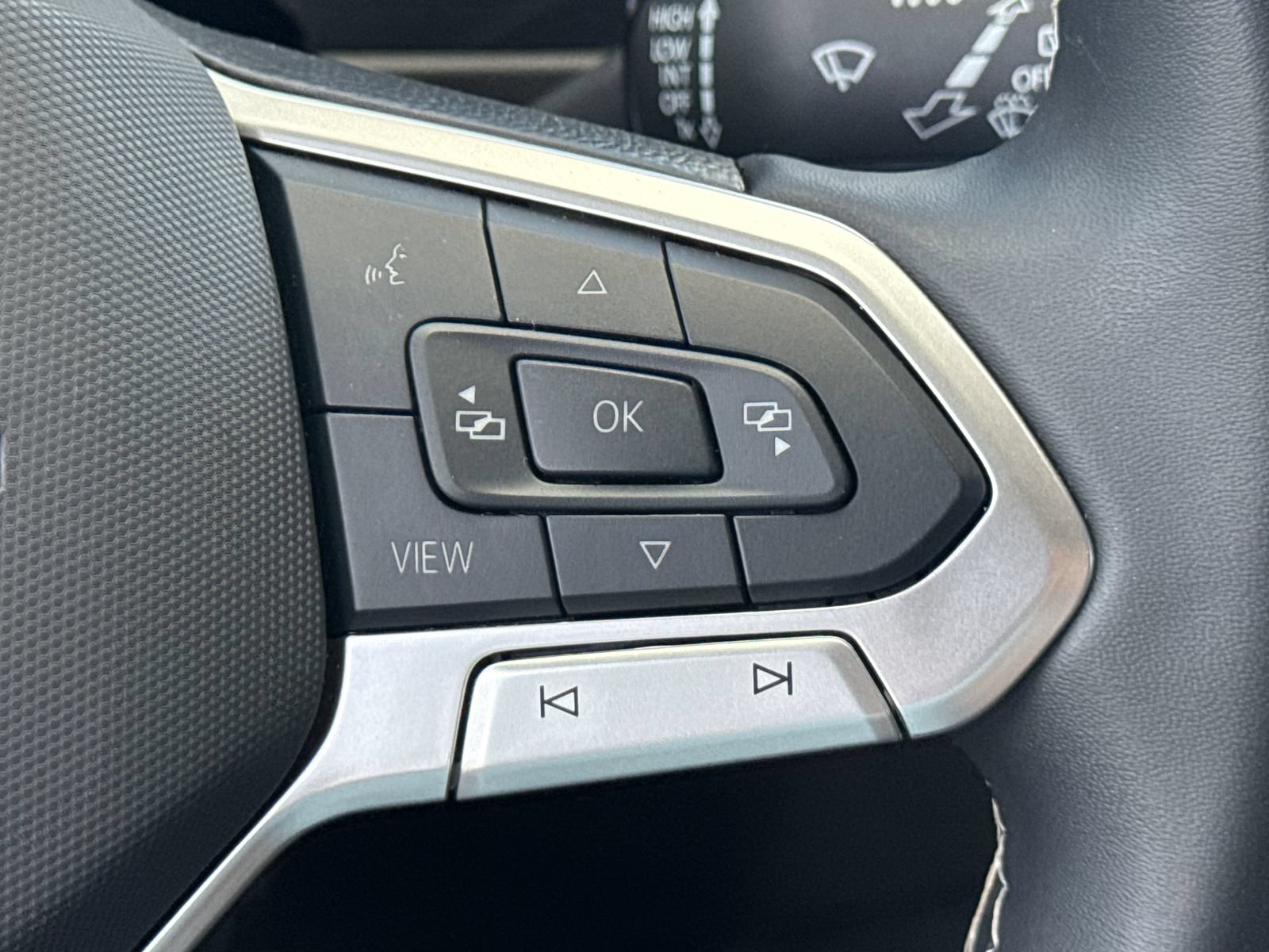 Certified 2024 Volkswagen Tiguan SE AWD/4WD image 33