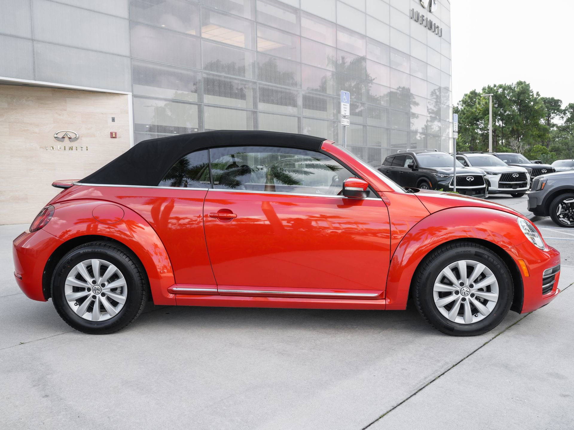 Used 2019 Volkswagen Beetle 2.0T S FWD image 26