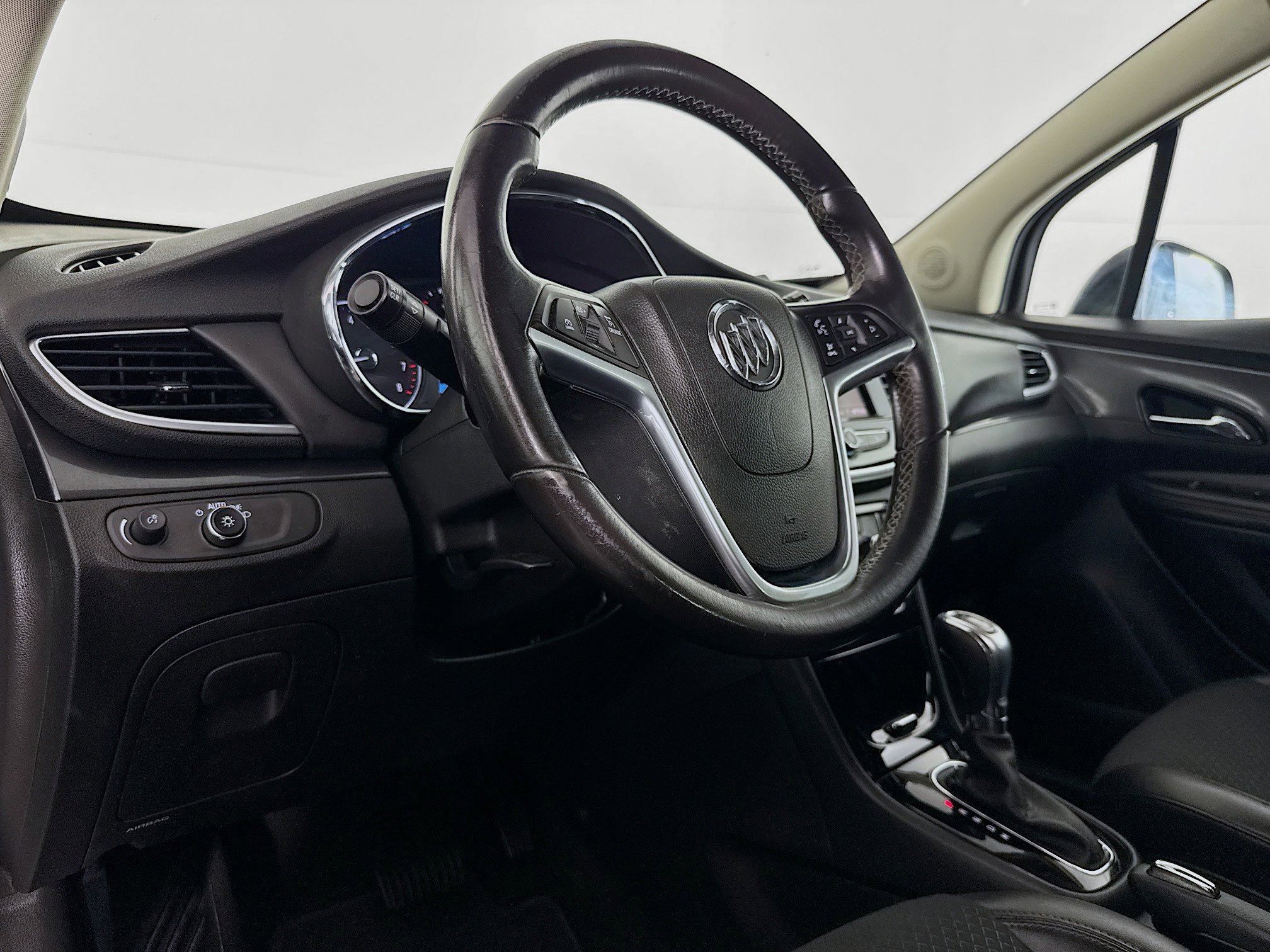 Used 2022 Buick Encore Preferred w/ Safety Package AWD/4WD image 22