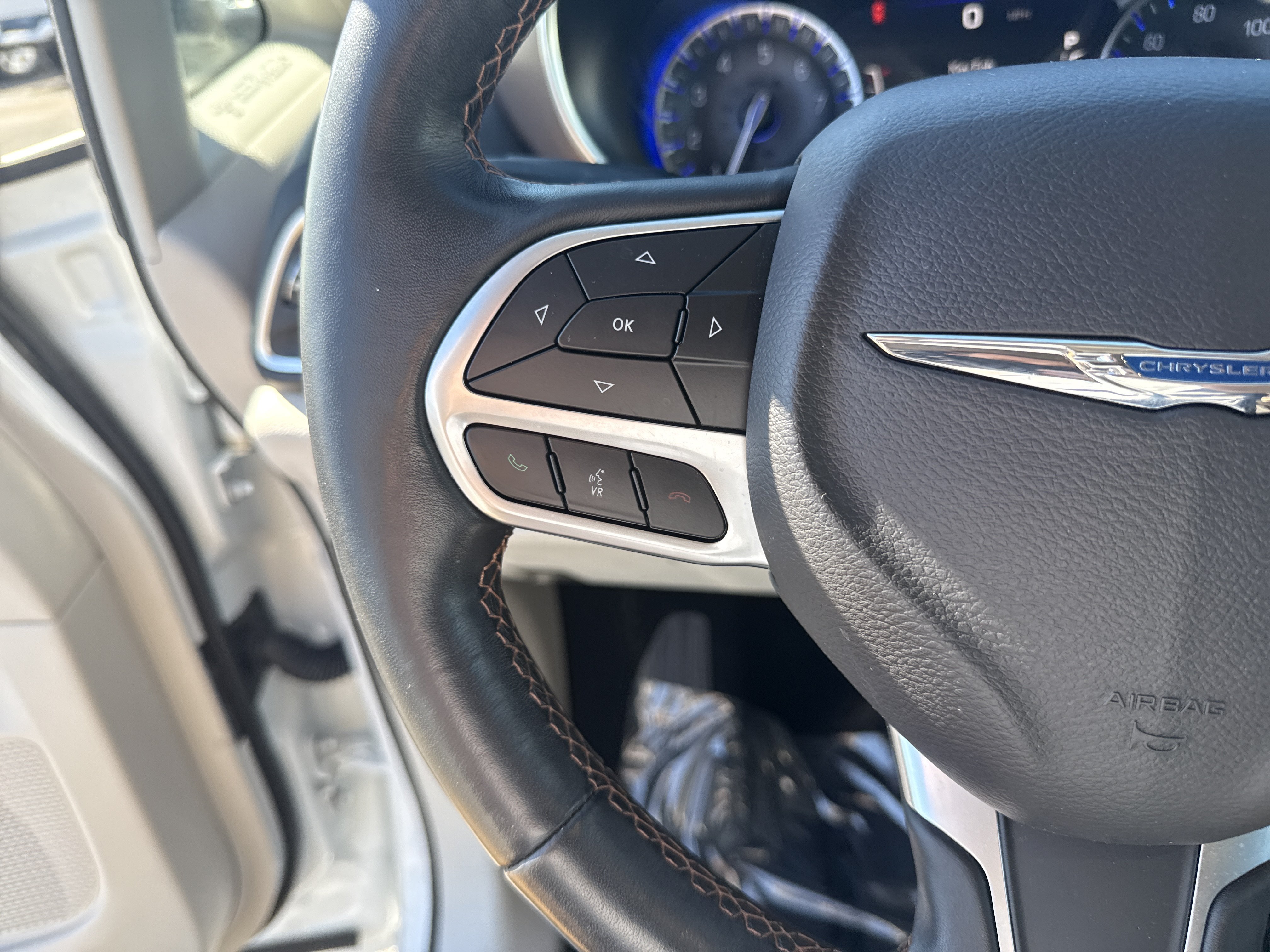 Used 2019 Chrysler Pacifica Touring-L Plus w/ Tire & Wheel Group FWD image 18