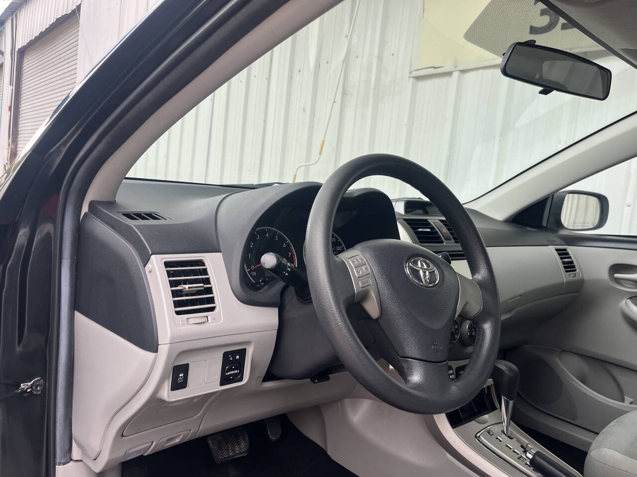 Used 2013 Toyota Corolla LE FWD image 13