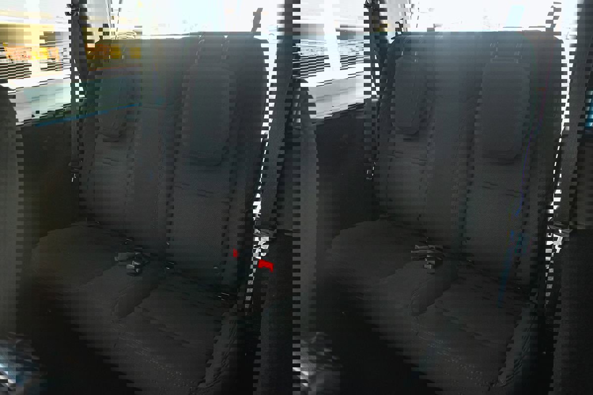 Used 2023 Jeep Wrangler Sport S image 17