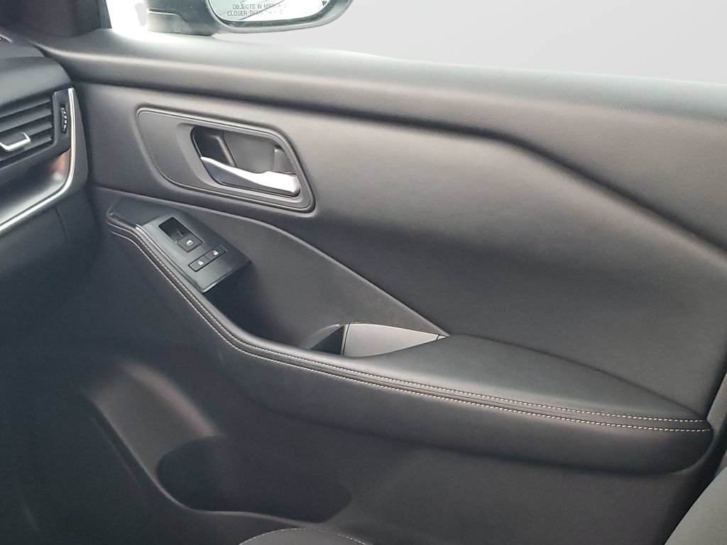 Used 2024 Nissan Rogue SV FWD image 13
