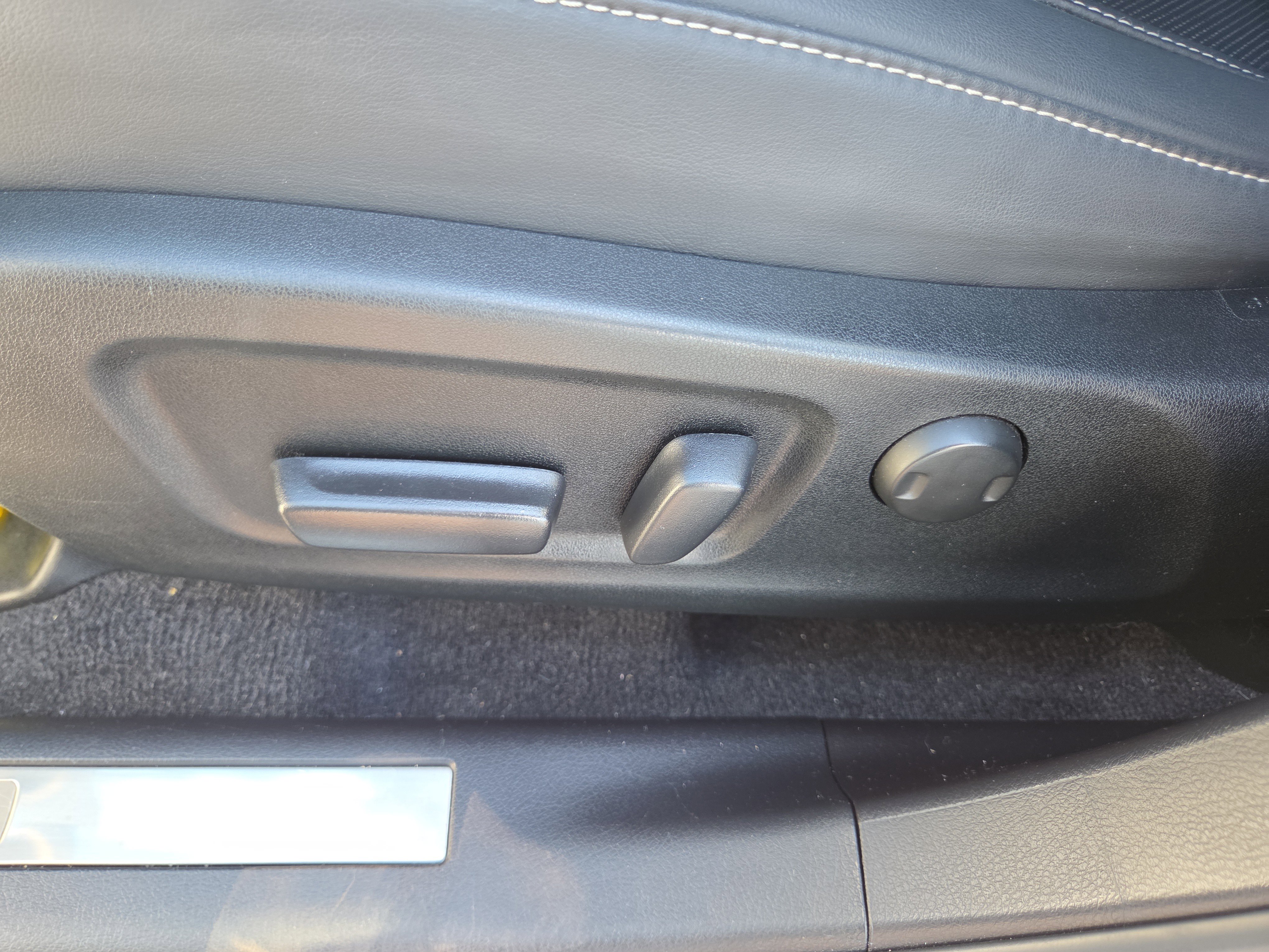 Certified 2022 Lexus RX 350L Premium w/ Premium Package image 37