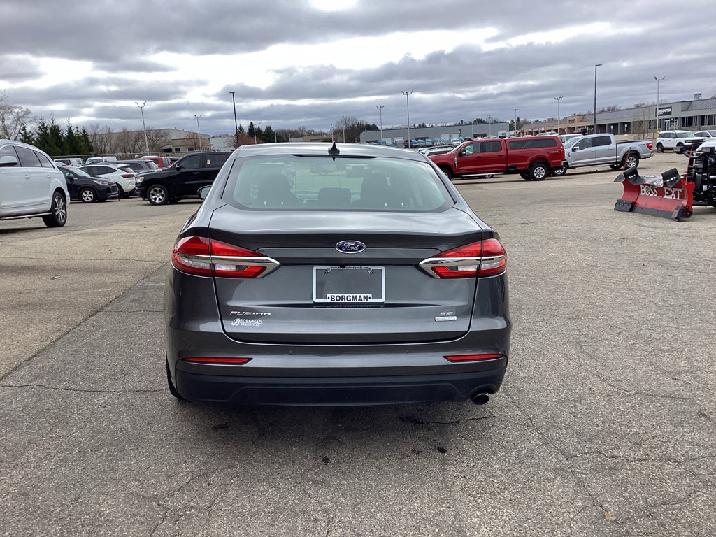Used 2020 Ford Fusion SE image 3