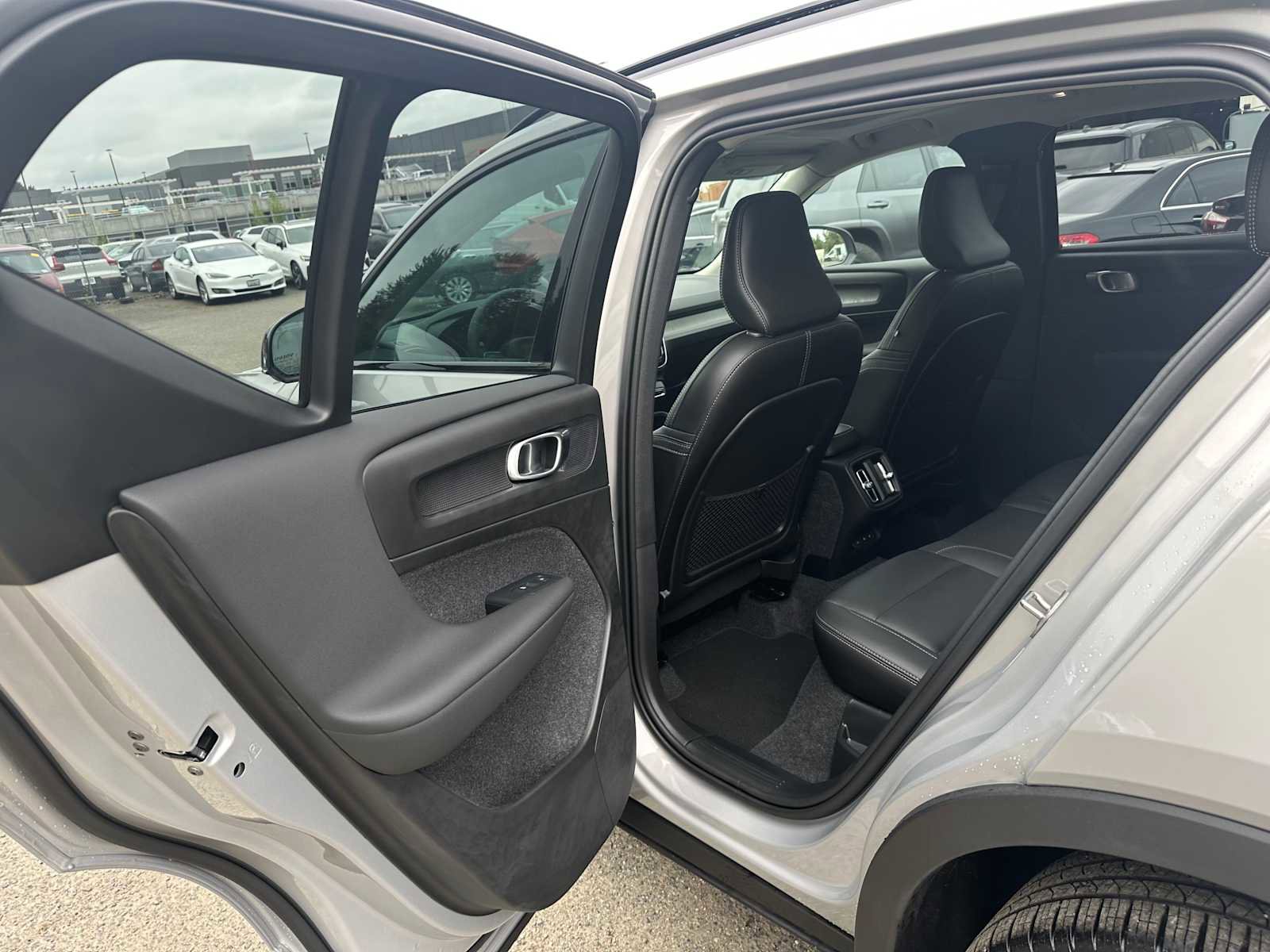 Used 2025 Volvo XC40 B5 Plus w/ Climate Package image 15