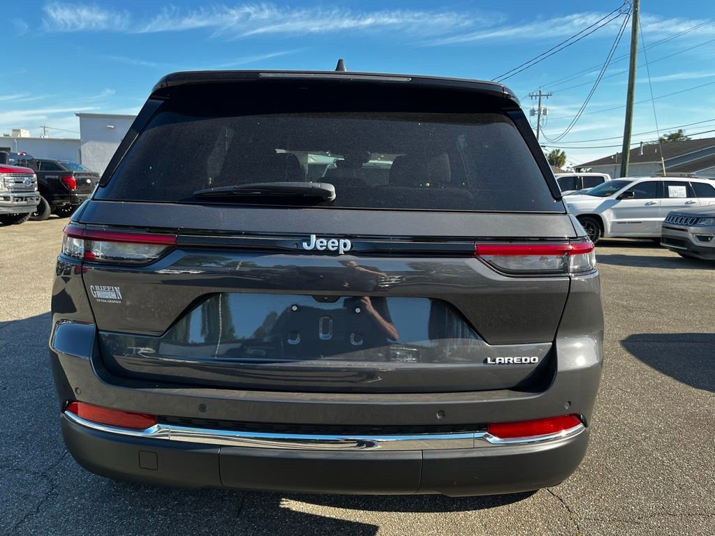 Used 2025 Jeep Grand Cherokee Laredo w/ Luxury Tech Group I image 3