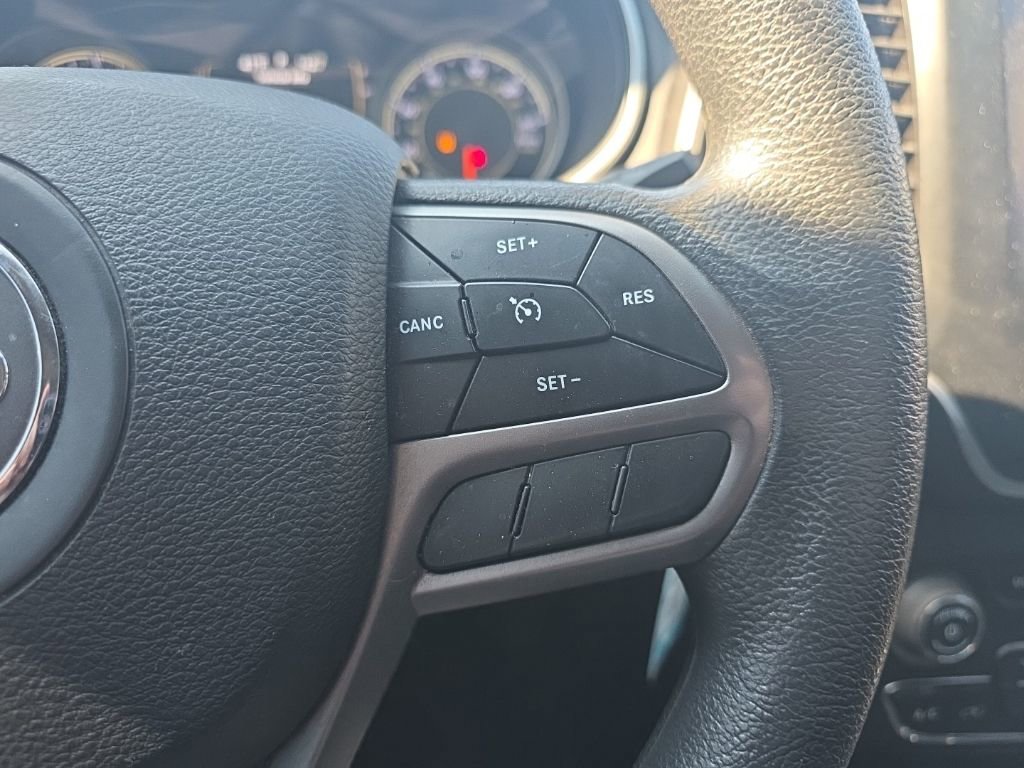 Used 2019 Jeep Cherokee Latitude w/ Popular Appearance Group image 23