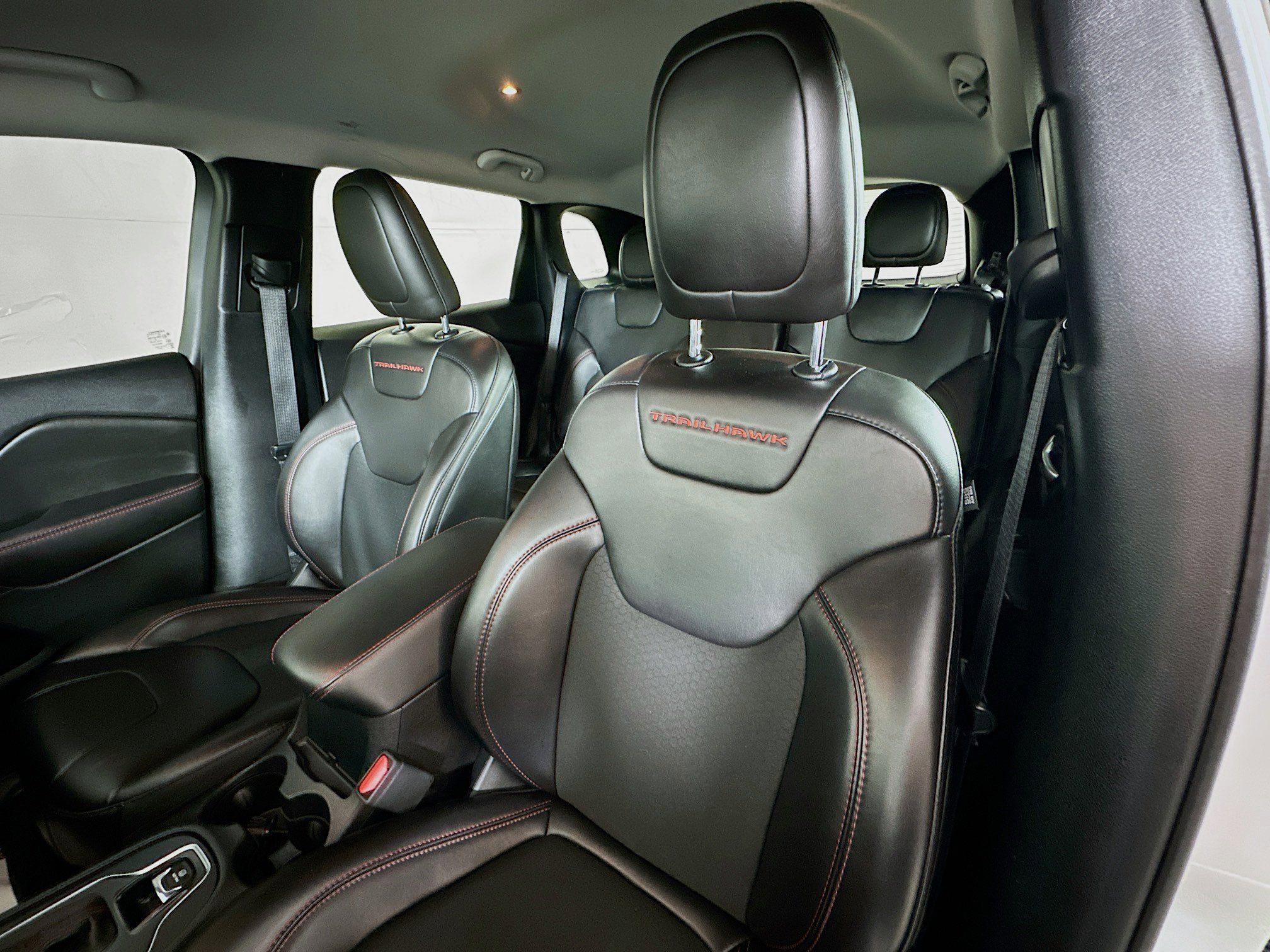 Used 2020 Jeep Cherokee Trailhawk w/ Technology Group AWD/4WD image 19