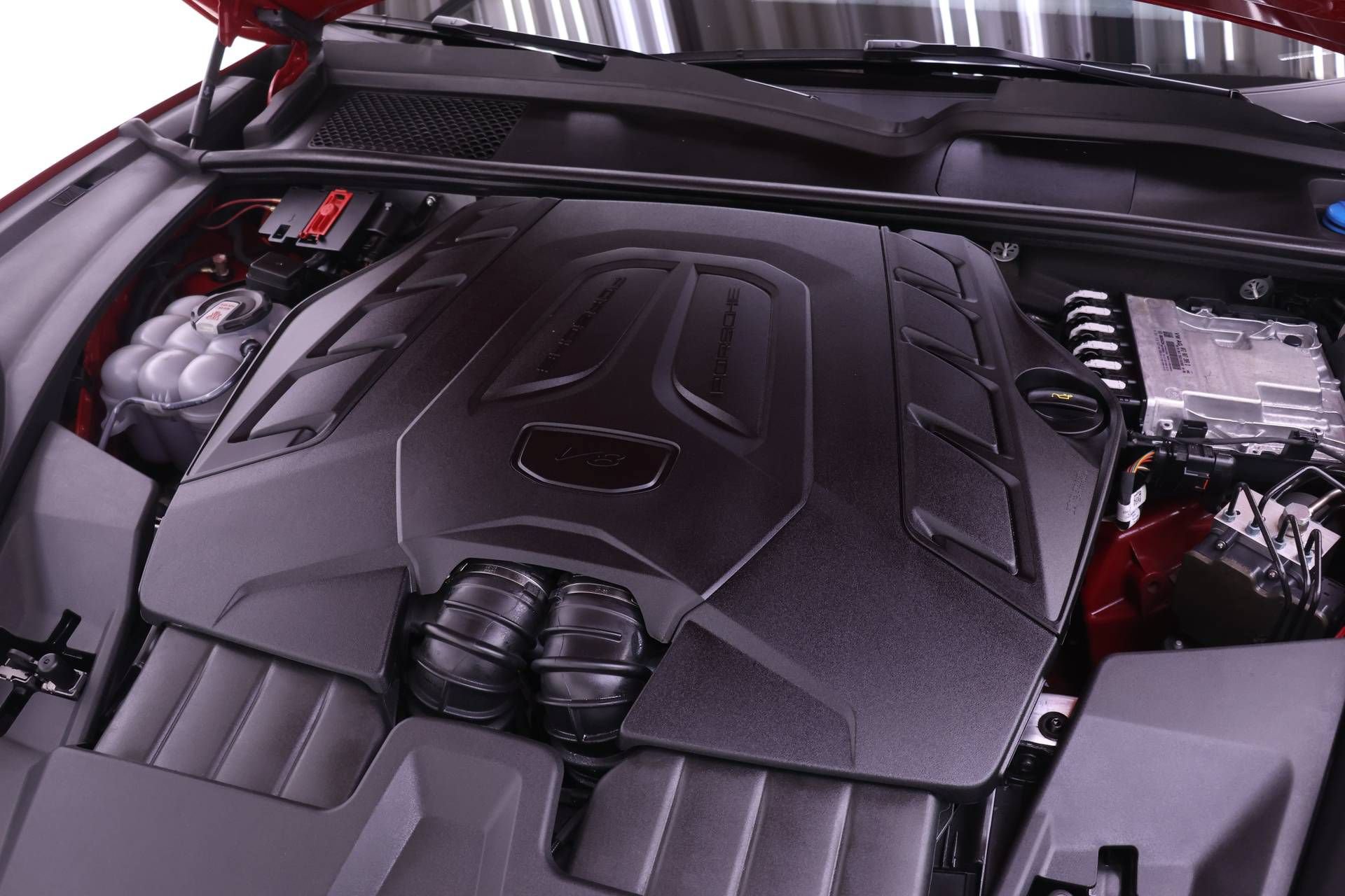 Certified 2025 Porsche Cayenne GTS AWD/4WD image 24