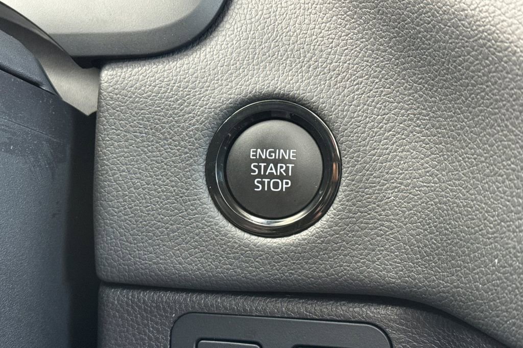 Used 2025 Toyota Tundra Limited image 26